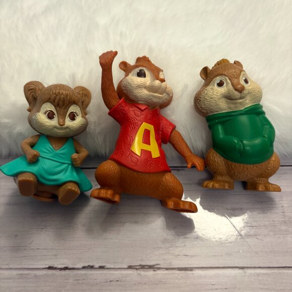 Alvin and the Chipmunks Trio 2009 Squeakquel & 2011 Chipwrecked (SKU: 225TO) - Picture 2 of 13